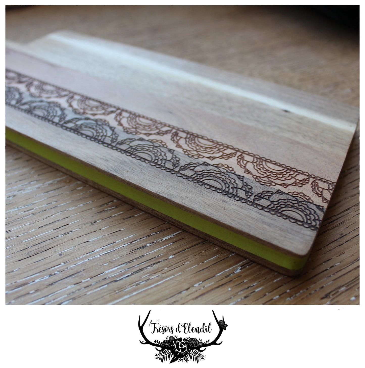 Planche à découper dentelle